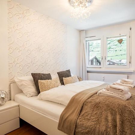 Stylish Home With Matterhorn View In The Center ツェルマット エクステリア 写真