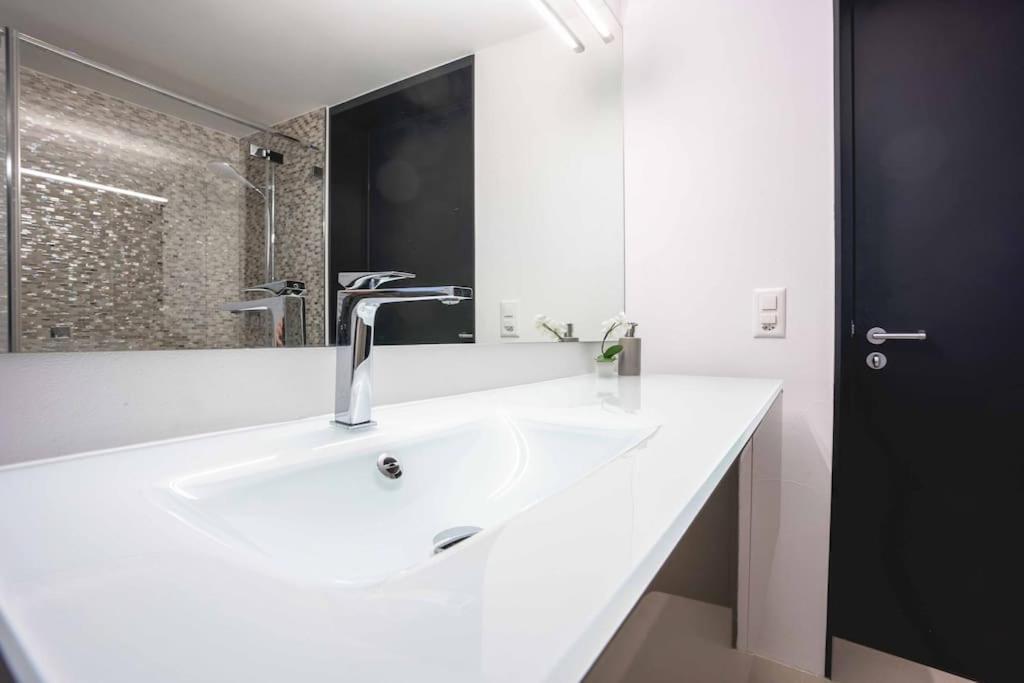 Stylish Home With Matterhorn View In The Center ツェルマット エクステリア 写真