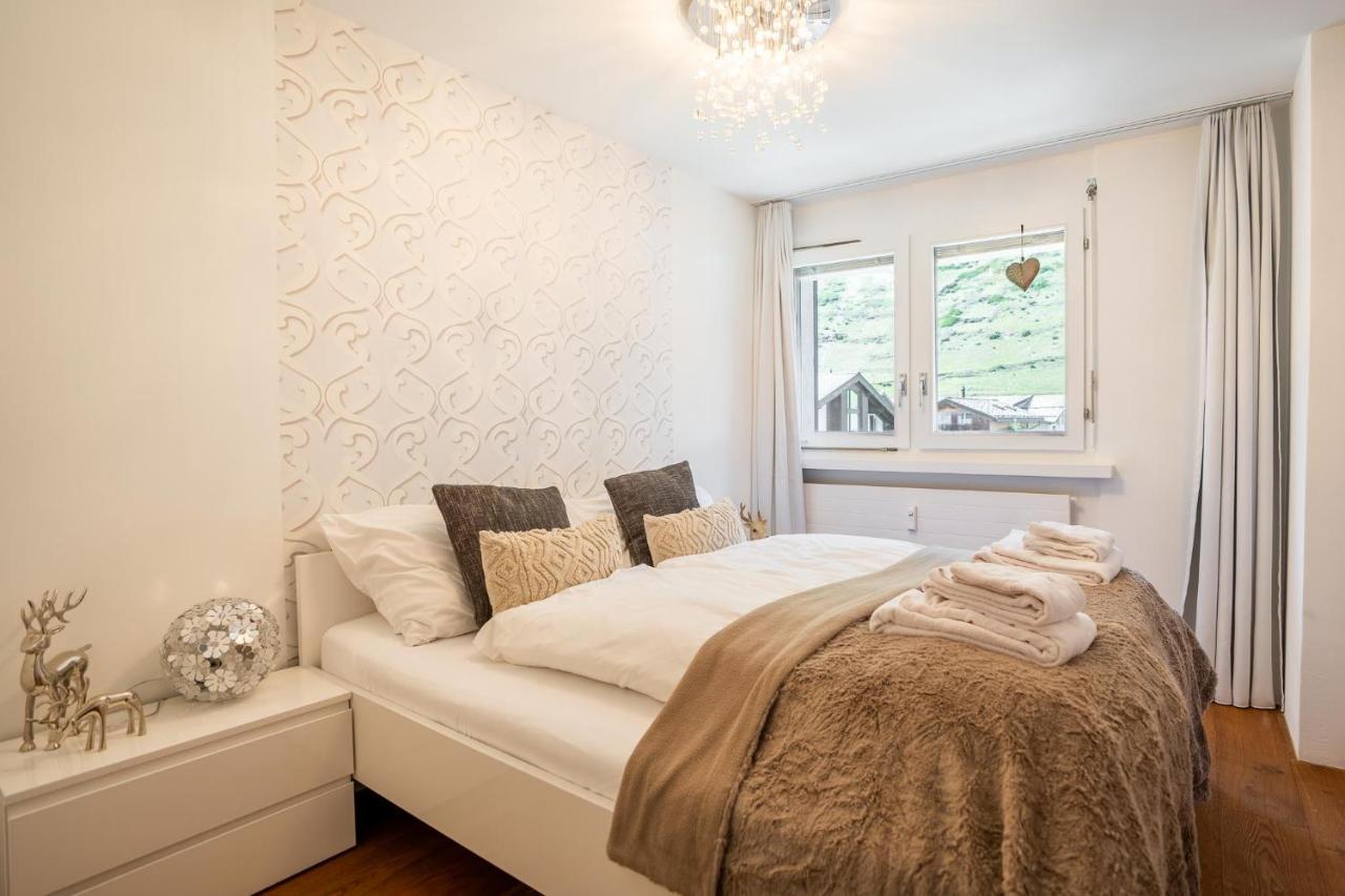 Stylish Home With Matterhorn View In The Center ツェルマット エクステリア 写真